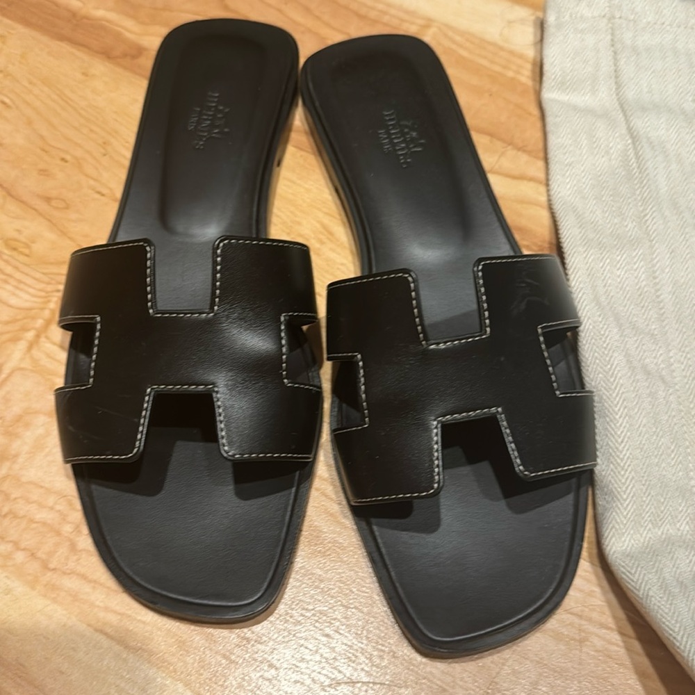 Hermés Black Oran sandals